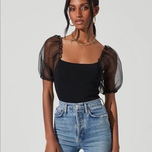 ASTR DARLING SHEER PUFF SLEEVE BODYSUIT IN BLACK
